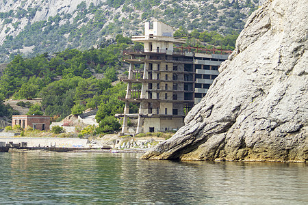 被遗弃的酒店 海景 阳光秋天 侧面图片