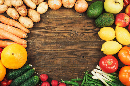 平躺的时令水果 蔬菜和香草 夏季食品概念 健康的生活和素食 素食 饮食 清洁食品成分 带有文本位置的圆形框架 深色木制背景上的食图片