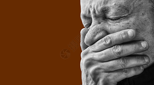 牙痛 面靠手闭眼的老人疼痛沮丧挫折男性生活痛苦男人伤害医疗疾病图片