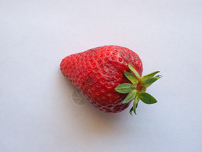 白色背景的草莓果营养食物浆果水果盒水果美食红色背景图片