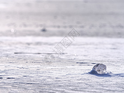 冰在极太阳反射中 冷冻的冰雪表面图片