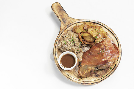 传统的德国猪肉关节 配有酸菜和土豆美食食物餐厅白色乡村猪蹄托盘推介会木头图片