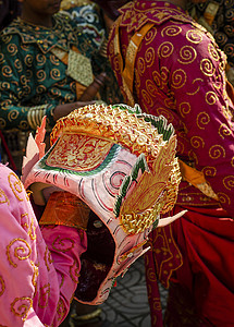 在传统式的Lakhon Khol面罩舞蹈服装遗产仪式高棉语舞者衣服戏服蒙面面具文化演员图片