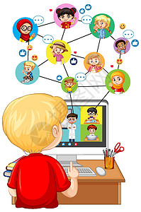 男孩在白色背景下看电脑进行在线学习的后视图图片