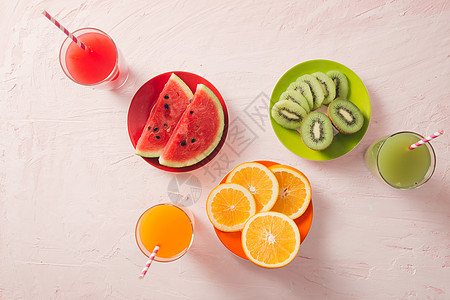 将水果和蔬菜果汁混合在玻璃中新鲜有机成分 健康或去毒饮食食品概念冰沙西瓜液体绿色排毒薄荷橙子茶点红色甜点图片
