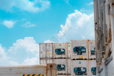 集装箱物流 用于运输冷冻食品的冷藏柜 出口物流冷藏集装箱 货物运输 物流业 卡车运输的容器 集装箱危机 冰箱贮存码头卡车院子货运背景