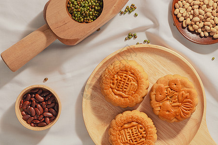 中秋节月饼 的简单概念 蛋糕上的文字就是幸福啊食物茶壶文化桌子图片