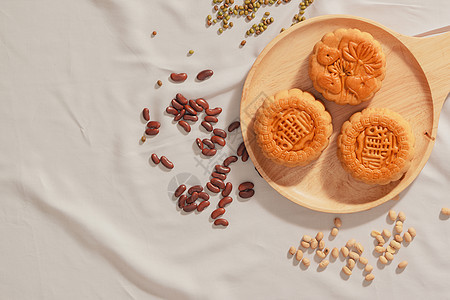 中秋节月饼 的简单概念 蛋糕上的文字就是幸福啊桌子茶壶文化食物图片