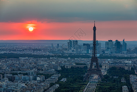 巴黎 埃菲尔铁塔和拉德芳斯商业区的全景鸟瞰图 日落时的巴黎鸟瞰图 巴黎天际线与艾菲尔铁塔和的全景 法国巴黎大街吸引力旅游地平线国图片