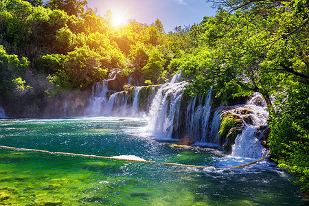 美丽的瀑布在克尔卡国家公园 达尔马提亚 克罗地亚 欧洲 斯普利特克尔卡国家公园神奇的瀑布 克罗地亚斯普利特附近的一个令人难以置信图片