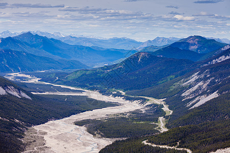 加拿大不列颠哥伦比亚的麦唐纳河冰川谷图片