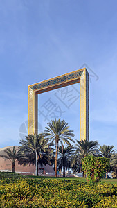 阿联酋迪拜 2018 年 12 月 25 日都市主义背景 阿联酋 迪拜框架透视图 阿拉伯联合酋长国著名的地标城市公园奢华街道酒店图片
