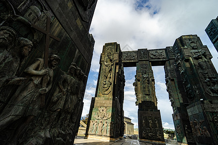 格鲁吉亚历史古迹纪念物天空地标蓝色观光城市国王建筑学旅行雕像图片