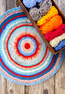 针垫花针织垫和五颜六色的羊毛纱线细绳衣服爱好橙子风格紫色手工编织者材料针线活背景