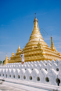 缅甸曼德勒市的Kuthodaw寺庙艺术旅行历史旅游天空佛塔遗产建筑散打吸引力图片