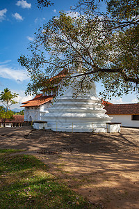 斯里兰卡圣寺是一座古老的佛教寺庙 位于斯里兰卡Kandy的Udunuwara雕刻神社地标旅游王国岩石房子历史佛塔宗教图片