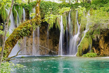 克罗地亚普利维茨湖国家公园夏季瀑瀑植物天空岩石全景森林蓝色公园风景湖泊天堂背景图片