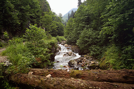 土耳其村流 高台景岩石山谷河流大小蓝色山脉溪流绿色石头图片