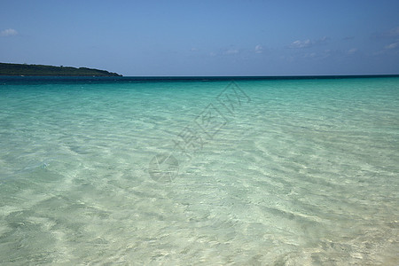 冲绳海绿色沿海天空蓝色海浪热带海景晴天假期海岸图片