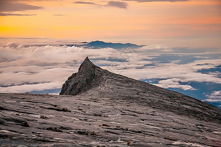 马来西亚Kinabalu山顶的自然景观远足公园岩石天空旅游日落风景旅行地标顶峰图片