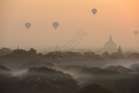 翼装飞行气球以 bagan 装在气球中地标旅行建筑学佛塔旅游空气寺庙宗教文化神社背景