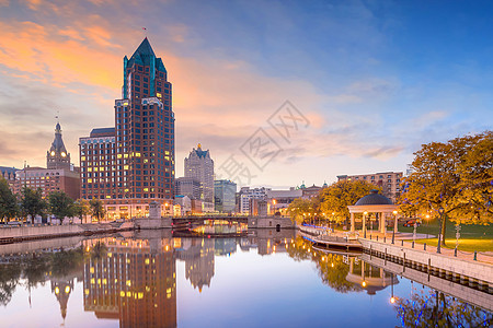 美国密尔沃基市下城天线旅游城市建筑学天际旅行建筑风景公园蓝色天空图片