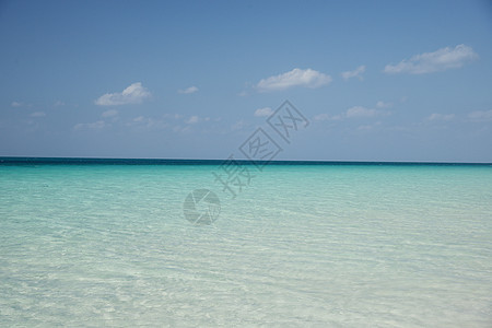 冲绳海天空热带晴天沿海假期绿色海岸蓝色海景海浪图片