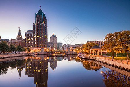 美国密尔沃基市下城天线天空建筑学蓝色建筑城市旅行天际市中心风景公园图片