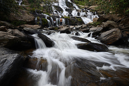 清迈瀑布流动岩石公园环境热带丛林绿色溪流旅行风景图片