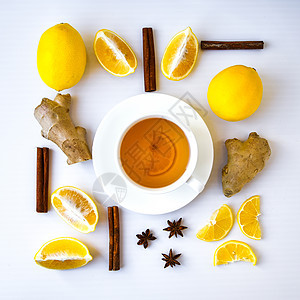 金吉儿热免疫能刺激维他命天然饮料 白底的柑橘柠檬肉桂大火 番茄柠檬香肠和茶图片