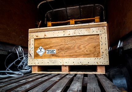 运输卡车集装箱危险品包装类型A上的辐射警告标志运输标签第7类风险货物白色安全冒险材料危险贴纸班级标准图片