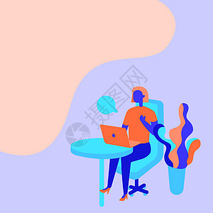 女人绘图坐在办公桌旁使用笔记本电脑与植物花瓶旁边的语音泡沫 使用便携式计算机放置在桌子顶部的盆栽容器旁边椅子蓝色墙纸成人创造力办图片