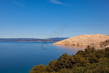 Stara Baska海岸的景象天空休息银行蓝色海滩旅游海岸线海浪海湾悬崖图片