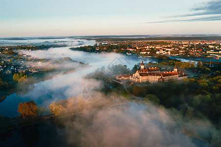 Nesvizh城堡是白俄罗斯Nesvizh的Radziwill家庭住宅城堡 天亮时风景很美国家历史反射艺术建筑学石头天空历史性太图片