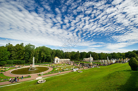 俄罗斯圣彼得堡彼得堡的彼得霍夫公园雕塑风格爬坡喷泉金子旅游地标遗产雕像天空图片