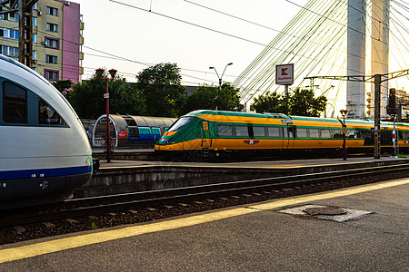 2020年罗马尼亚布加勒斯特布加勒斯特北站 火车站台列车运行细节图片
