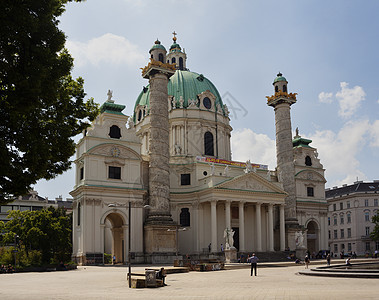 奥地利维也纳圣查尔斯教堂的展望 奥地利维也纳文化假期圆顶王朝游客历史教会城市建筑学柱子图片