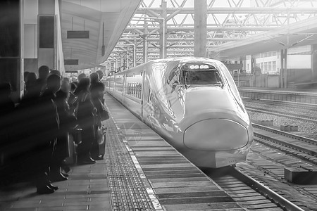 昆明火车站的中国高速列车旅行乘客交通速度平台游客铁路旅游商业工作图片