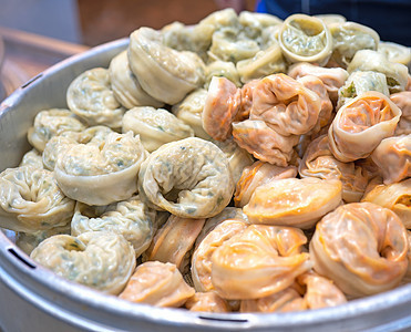 南韩传统市场中美味的蒸汽圆包子 特殊韩国街头食品烹饪 特写 bokeh 复制空间食物蔬菜街道背景汽船饺子美食盒子文化背景图片