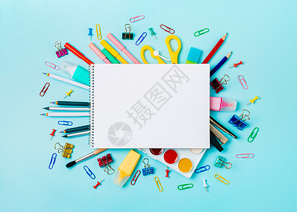 学校用品和蓝bckkk的空笔记本学习文档蓝色桌子平铺铅笔橡皮配件补给品工具图片