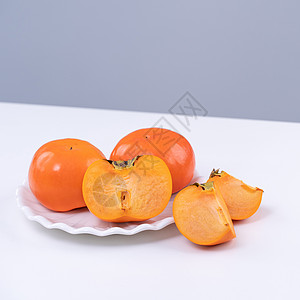 白色厨房桌边被孤立的白食堂 灰蓝背景 中国月球新年设计概念 收尾了 我们该如何做呢桌子食物盘子水果蓝色金属橙子篮子节日背景图片