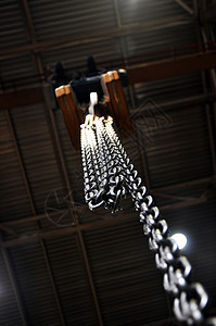 锁链吊索 电链吊钩吊起来了力量工程建造艺术重量工业白色机器黑色起重机图片