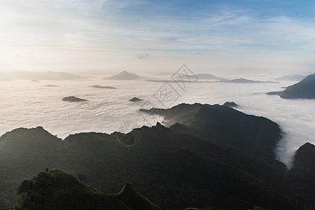 迷雾和云雾山山谷地貌日落公园顶峰林地薄雾旅行环境热带丛林爬坡图片