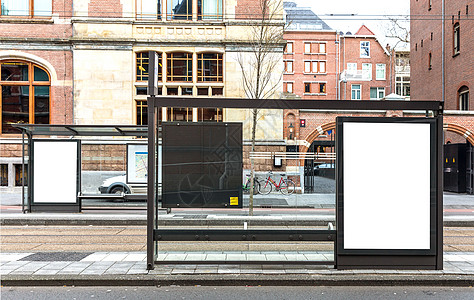 欧洲城镇路边的空白告示牌电车帆布街道公共汽车木板促销账单路标宣传海报图片