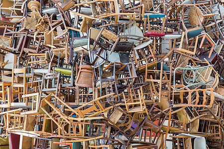 一堆椅子办公室塑料平衡袖珍空间座位会议家具凳子木头图片