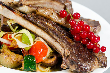 烤羊肋骨营养餐厅羊肉草本植物羊排蔬菜烹饪鱼片腰部食物图片