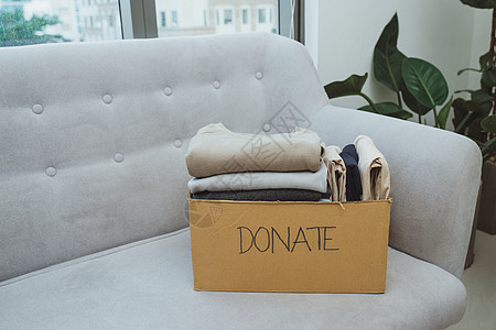 用于概念捐赠和再利用再循环的盒装衣服包装盒子帮助送货社会宽慰商品服务社区志愿者图片