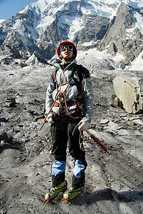 登山者肖像风景游客头盔探险家山脉男人齿轮假期远足运动图片
