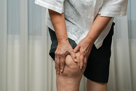 家中膝膝痛的高级妇女 健康问题概念保健问题药品母亲卫生老年肌腱医生膝盖伤害身体女性图片