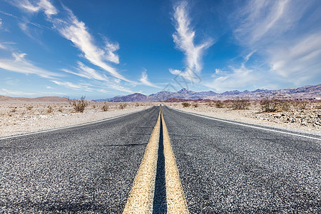 66号公路在沙漠中 有风景的天空 经典古老的图象路线驾驶旅游乡愁地标历史历史性旅行运输交通图片